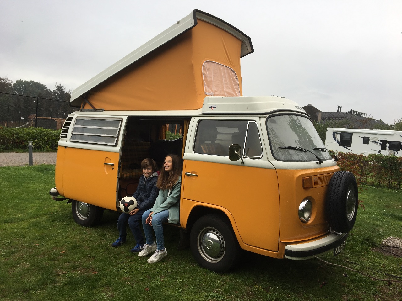 Фургон Volkswagen t2 для путешествий